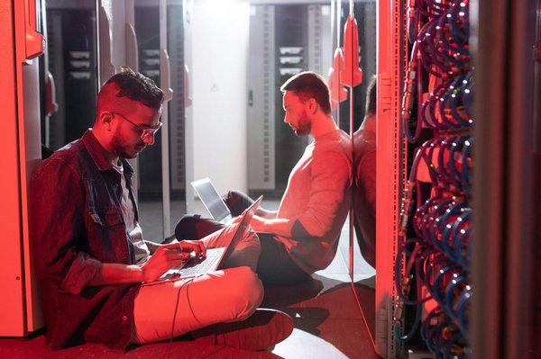 What are the steps to configure a NAS for media streaming and file sharing using a QNAP TS-453Bmini?